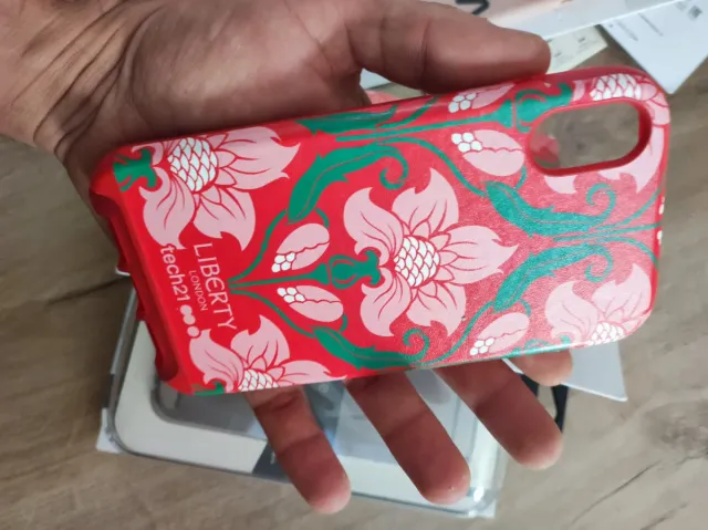 Funda Tech21 iPhone XR Liberty