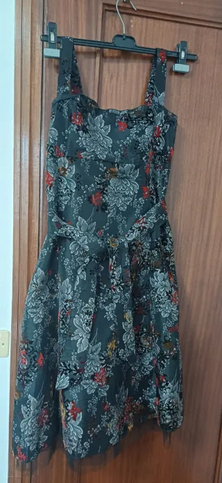 Vestido estampado floral gris rojo y negro