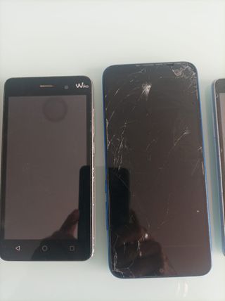 Lotto 7 telefoni cellulari Apple, LG, Samsung, Wiko