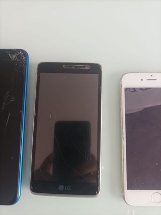 Lotto 7 telefoni cellulari Apple, LG, Samsung, Wiko