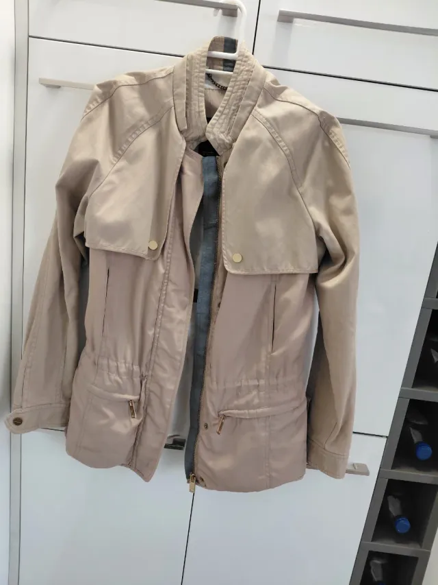 Chaqueta beige mujer