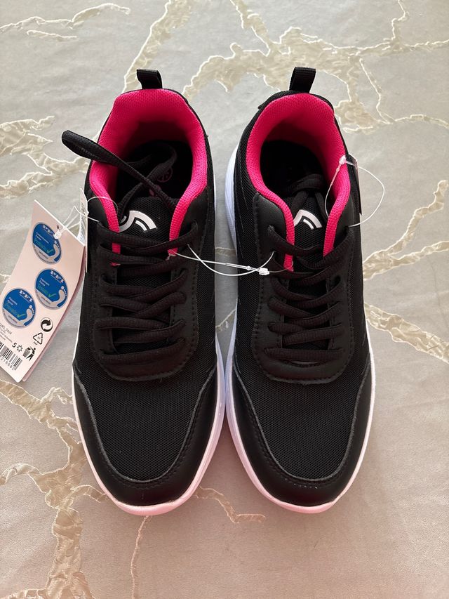 Zapatillas deportivas negras y rosas talla 38