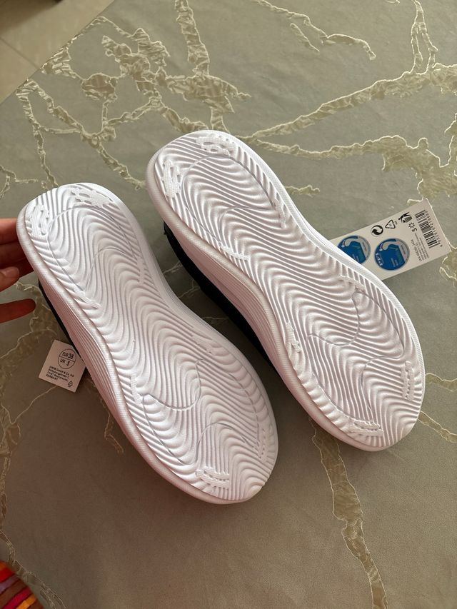 Zapatillas deportivas negras y rosas talla 38