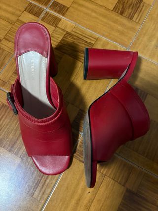 Sandalias piel Uterque tacón rojo T39