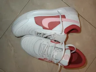 Deportivas Nike Blancas y Rosas