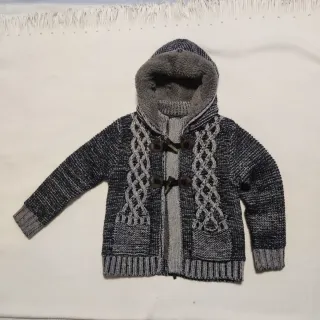 Abrigo punto niño capucha