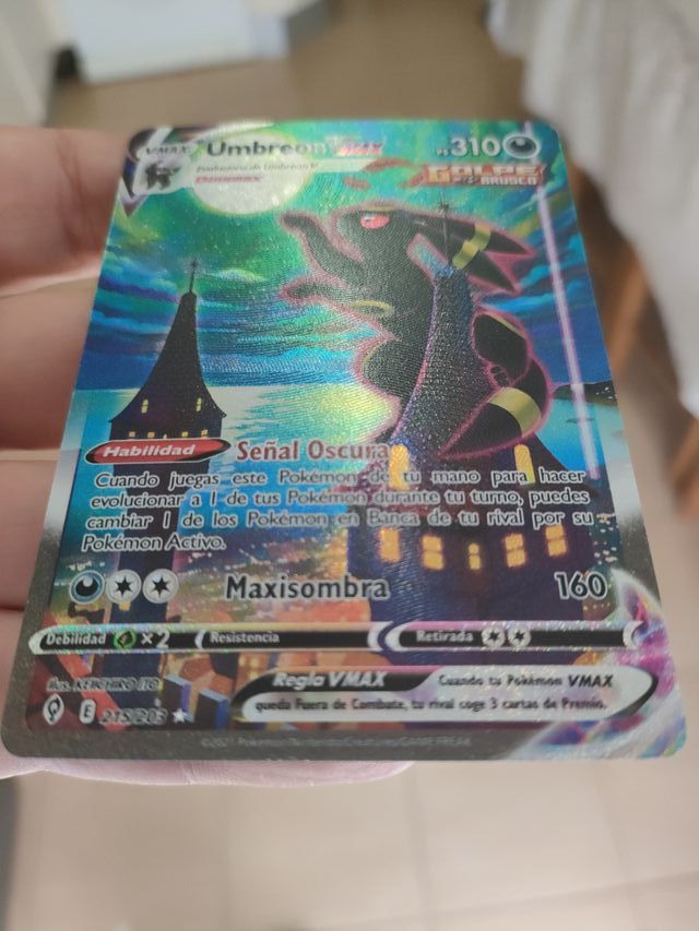 Umbreon VMAX Cielos Evolutivos 215/203
