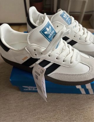 Zapatillas Adidas Unisex Blanco y negra 