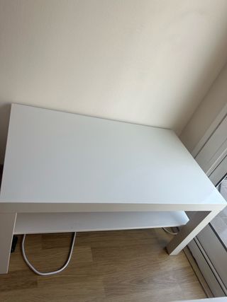 Mesa auxiliar blanca