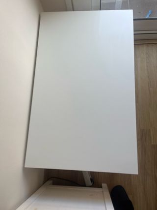 Mesa auxiliar blanca