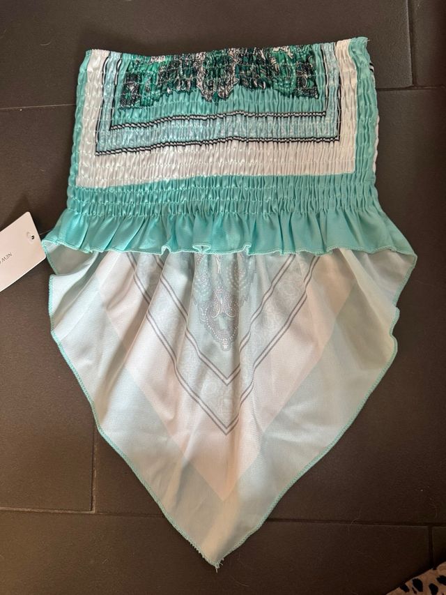 Top estilo pañuelo estampado