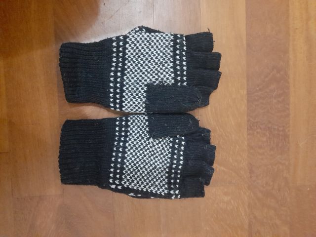 Guanti senza dita neri e bianchi
