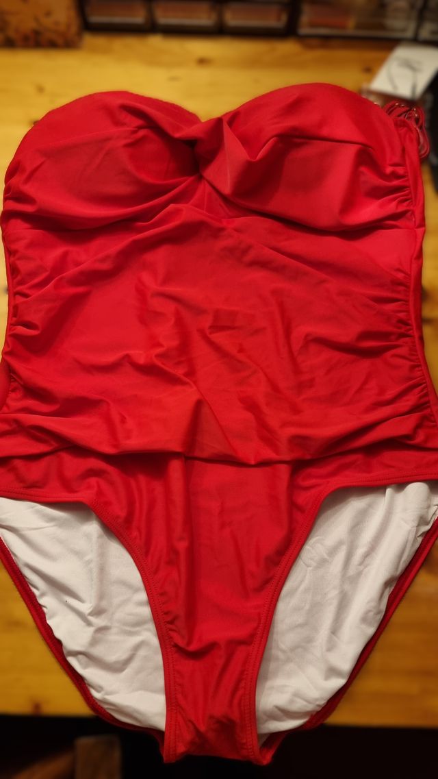 Costume intero rosso taglia XXL
