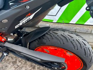 KTM 890 Duke R (2020)