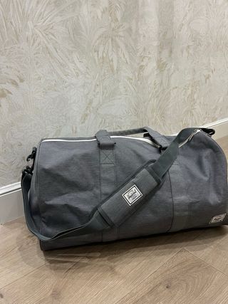 Bolsa Herschel Novel 42.5L Gris