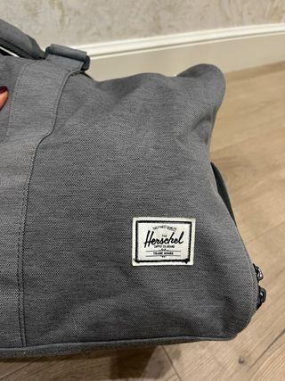 Bolsa Herschel Novel 42.5L Gris