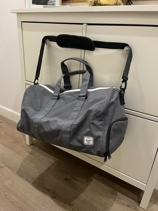 Bolsa Herschel Novel 42.5L Gris