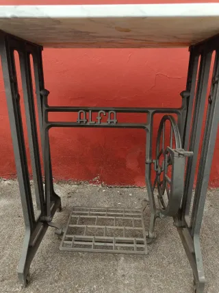 Mesa antigua pie de máquina de coser mármol