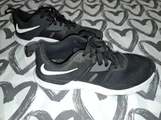 ZAPATILLAS NIKE ORIGINALES NEGRAS  Y BLANCAS