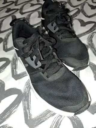 ZAPATILLAS NIKE ORIGINALES NEGRAS  Y BLANCAS