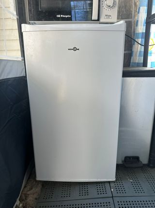 Mini Frigorífico HIGH ONE 93L