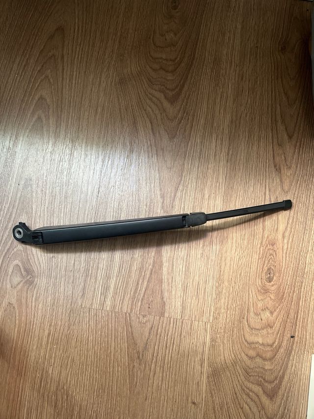 Brazo limpiaparabrisas trasero y escobilla