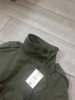 Trench Bershka verde nuevo con etiquetas