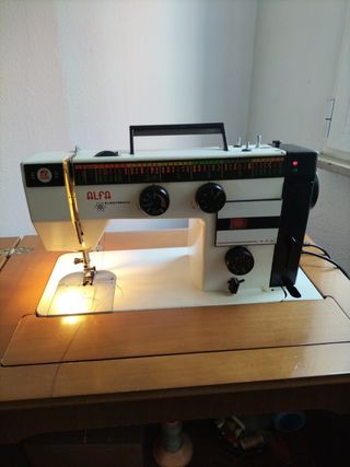 Máquina de coser Alfa electrónica