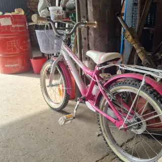 Bicicleta infantil rosa y blanca