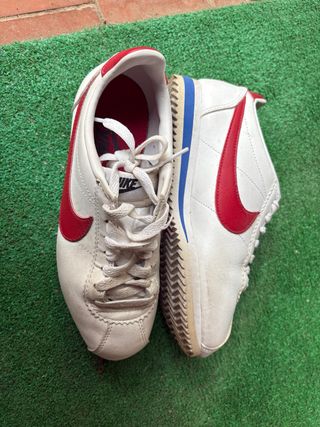 Nike Cortez Blancas y Rojas