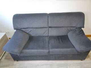 Sofá gris de tela