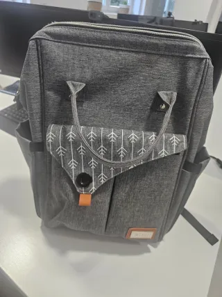 Mochila gris para portátil o uso general