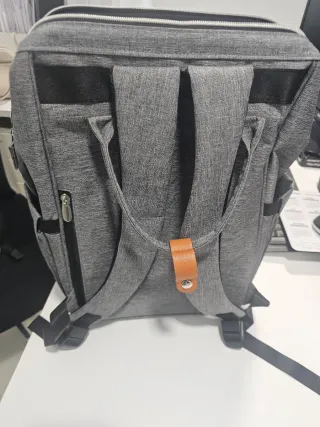 Mochila gris para portátil o uso general