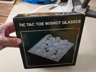 Juego Chupitos Tres en Raya