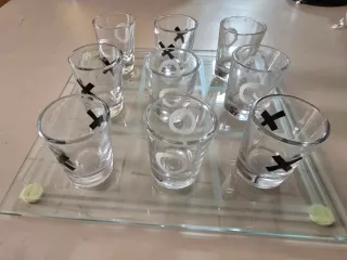Juego Chupitos Tres en Raya