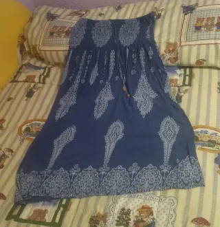 Vestido de verano azul estampado