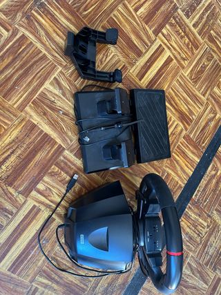 Volante Hori PS4 con Pedales 