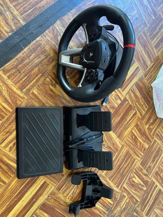 Volante Hori PS4 con Pedales 