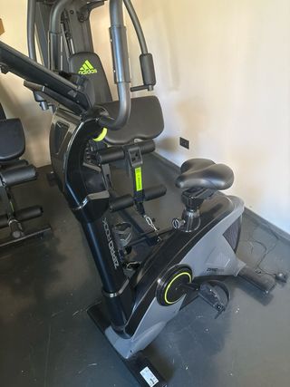 Palestra completa a casa. In perfette condizioni!