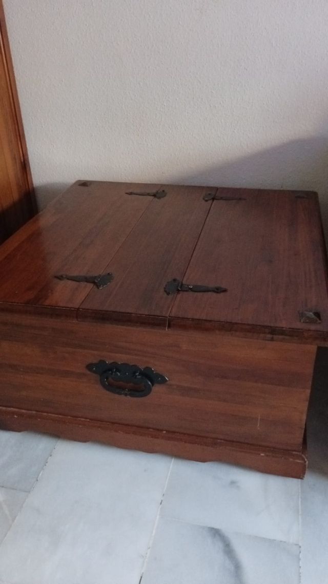 Baúl de madera maciza