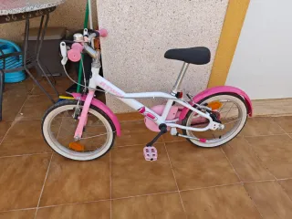 Bicicleta infantil rosa y blanca