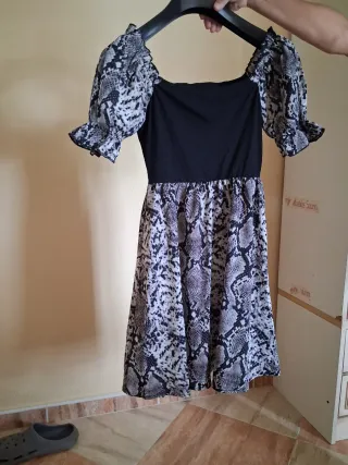 Vestido estampado serpiente manga abullonada