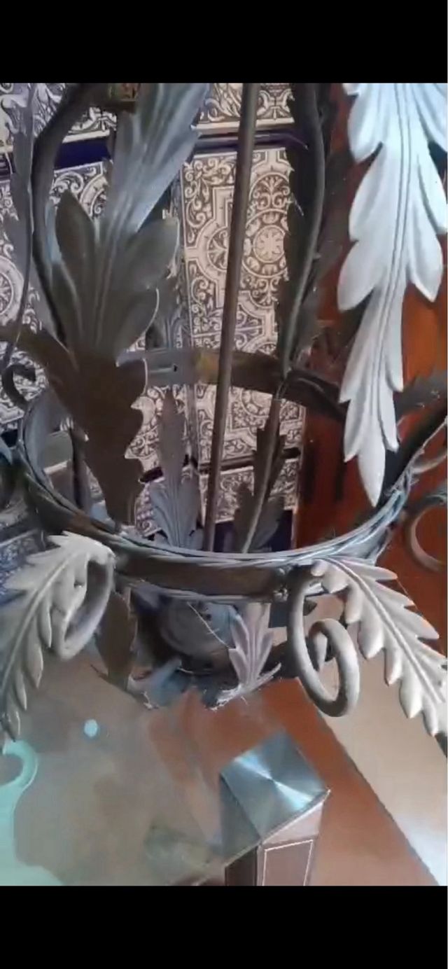 Lámpara de hierro forjado estilo rústico