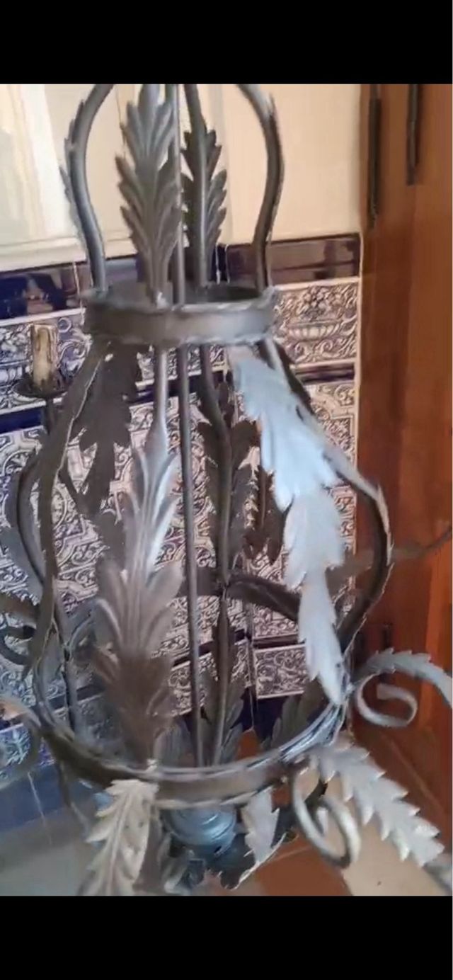 Lámpara de hierro forjado estilo rústico