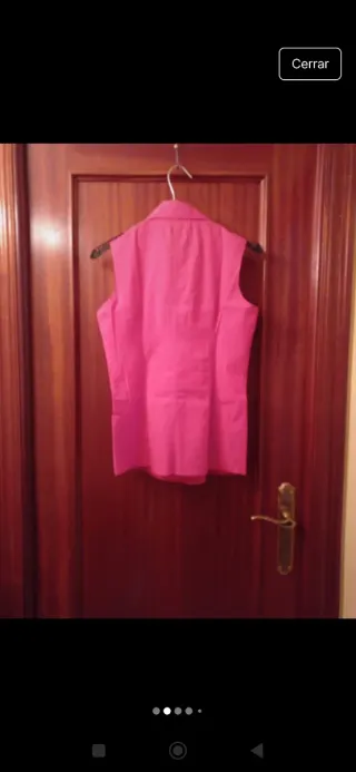 Camisa verano sin mangas en rosa fucsia.