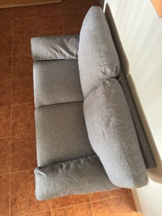 Sofá de 2 plazas gris tela