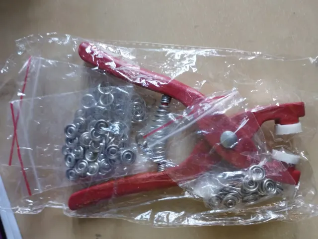 Macchina per posizionare le staffe