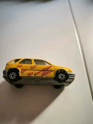 Coche a escala Fiat tipo vintage, majorette 