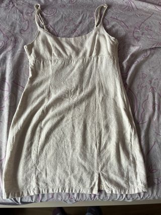 Vestido corto beige tirantes