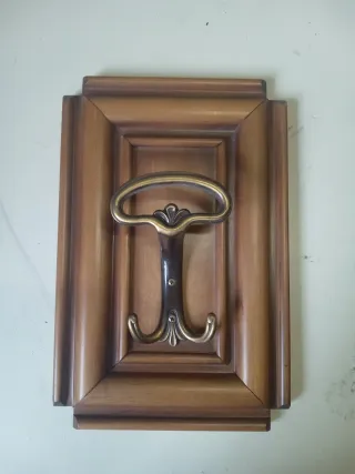 Appendiabiti in legno noce scuro con gancio